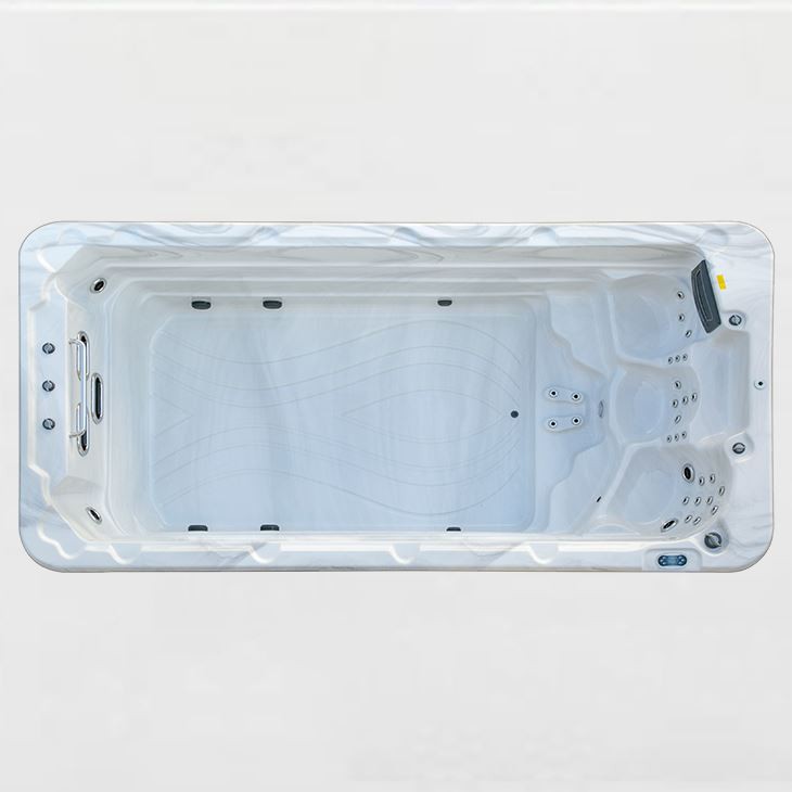 בריכת שחייה גדולה בסגנון אירופאי